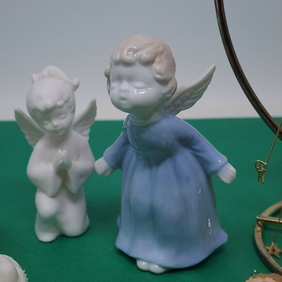 VTG Christmas Ornaments Kissing Angels Cherubs Blue White Resin Porcelain 10 - Picture 7 of 12